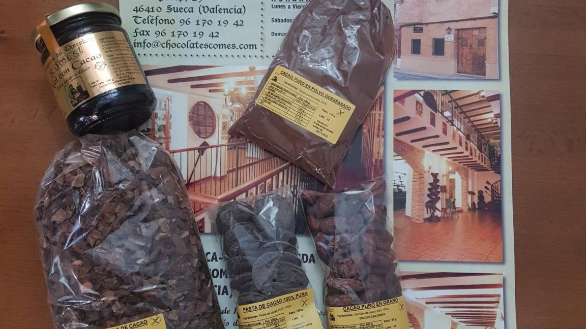 $!Chocolates Comes sobre un anuncio publicitario de la fábrica y tienda-museo. Foto: Cedida por familia Melero.