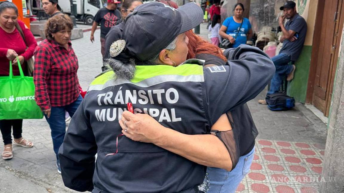 $!La Comisaría de Seguridad reforzó su labor de proximidad social a través de esta jornada especial que incluyó serenatas, flores y convivencia.