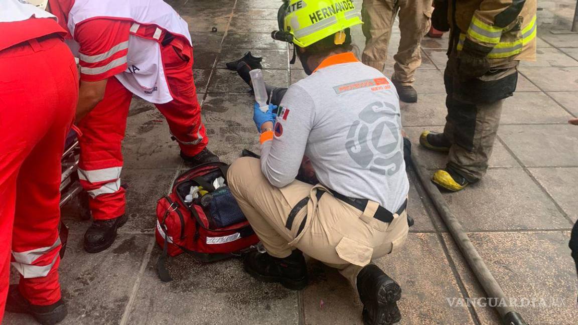 Reportan incendio en zona de departamentos subterráneos en Monterrey; hay una fallecida