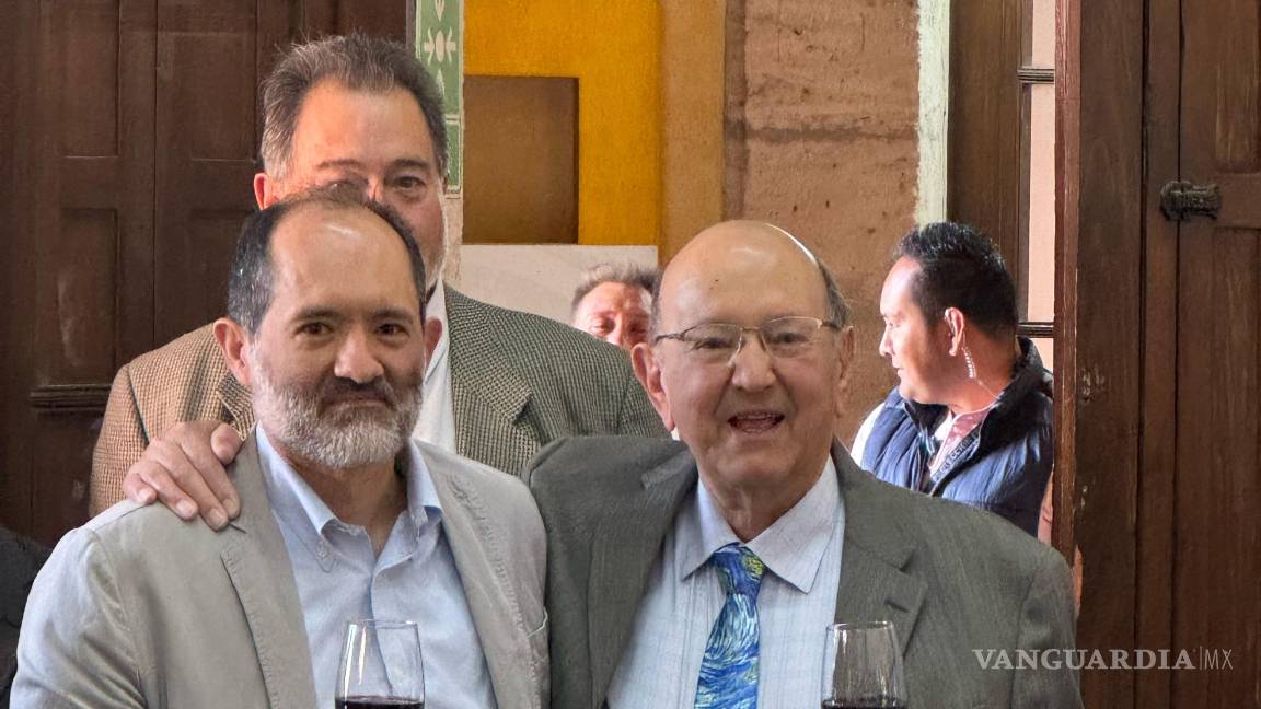 $!El Dr. Carlos Manuel Valdés (D) fue impulsor de la creación de la Escuela de Ciencias Sociales.