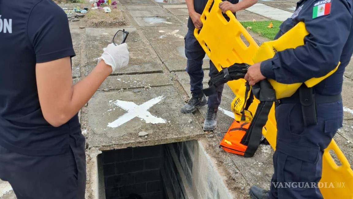 Cae joven al interior de una tumba en Marín, Nuevo León