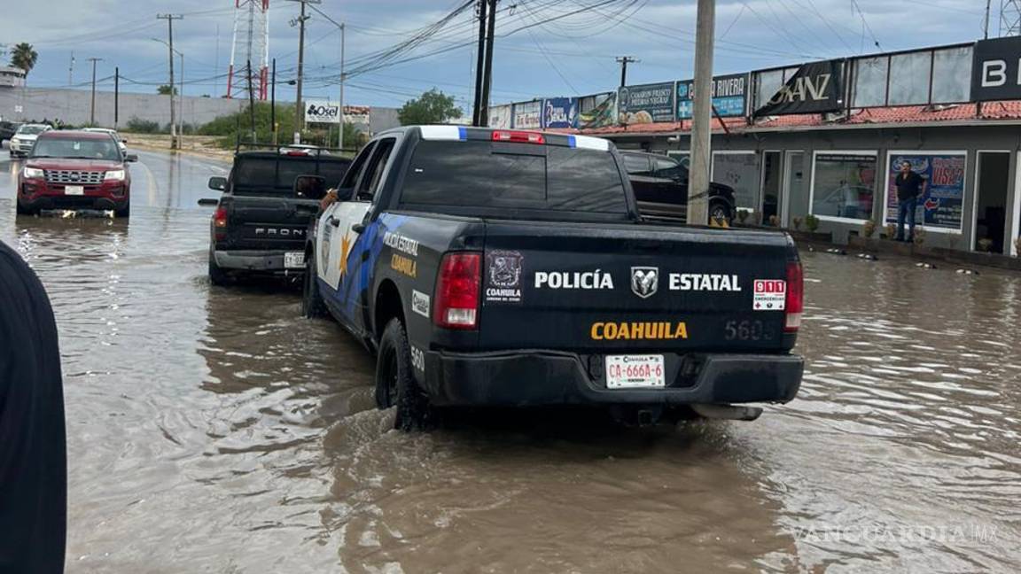 Policía de Coahuila y PAR auxilian a población afectada por lluvias en Saltillo