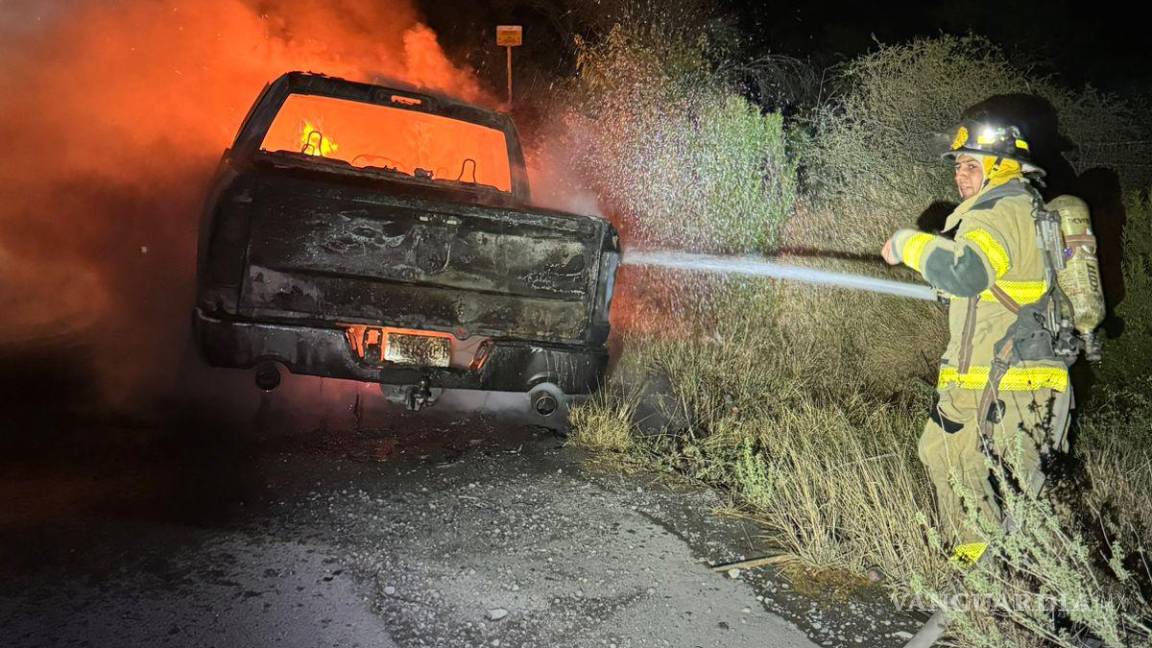 Ramos Arizpe: camioneta termina en pérdida total luego de incendiarse en el Libramiento OFT