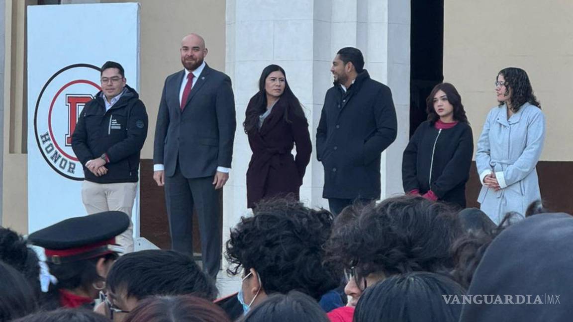 $!El acto contó con la presencia de Josué Eli Garza Carrales, Oficial Mayor de la Universidad Autónoma de Coahuila, quien asistió en representación del rector Octavio Pimentel.