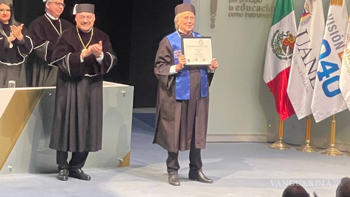 Recibe Doctorado Honoris Causa de la UANL, el cantautor Joan Manuel Serrat