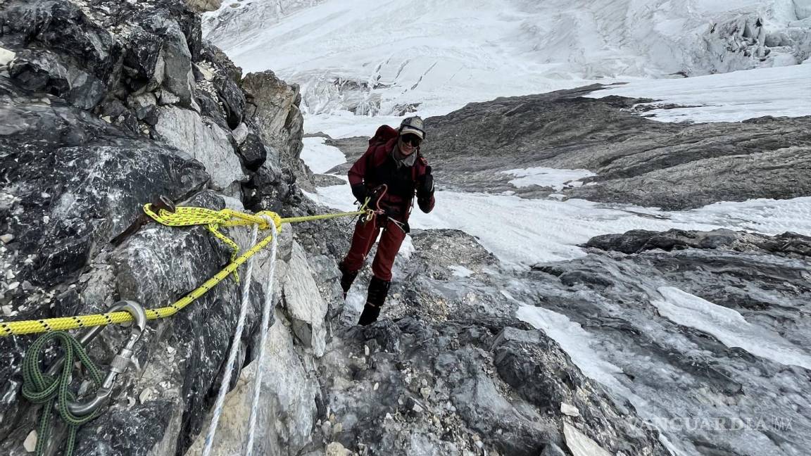 $!A pesar de que la idea original de Sebastián era subir sin oxígeno, debió utilizarlo a los 7,800 metros.