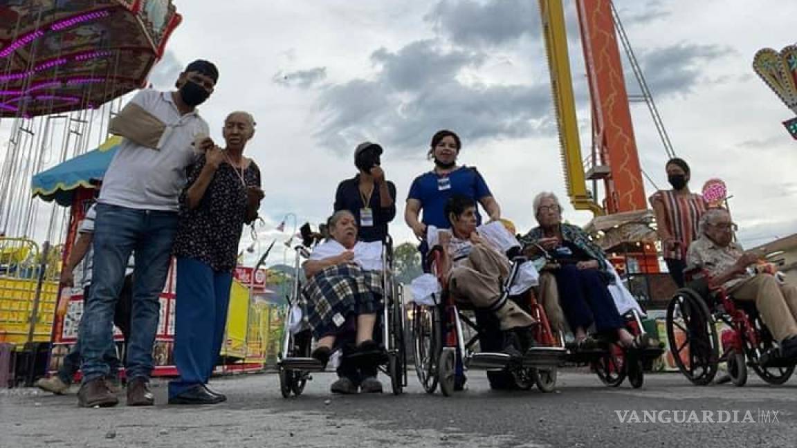 ‘Gozamos como chiquillos’; adultos mayores de asilo visitaron la Feria Saltillo (video)