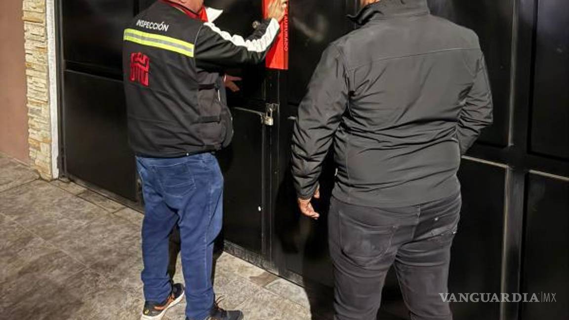 $!El personal de la Dirección de Inspección y Verificación, acompañado por autoridades de Seguridad Pública y Protección Civil, realizó las clausuras en distintos puntos de la ciudad.