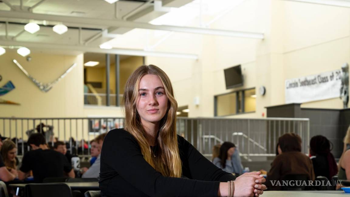 $!Chloe Fitzgibbon cuestionó en el periódico de su escuela si la cafetería debería vender bebidas energéticas en Lincoln, Nebraska.