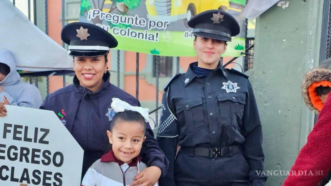 $!Binomios caninos también apoyaron la vigilancia en el regreso a clases.