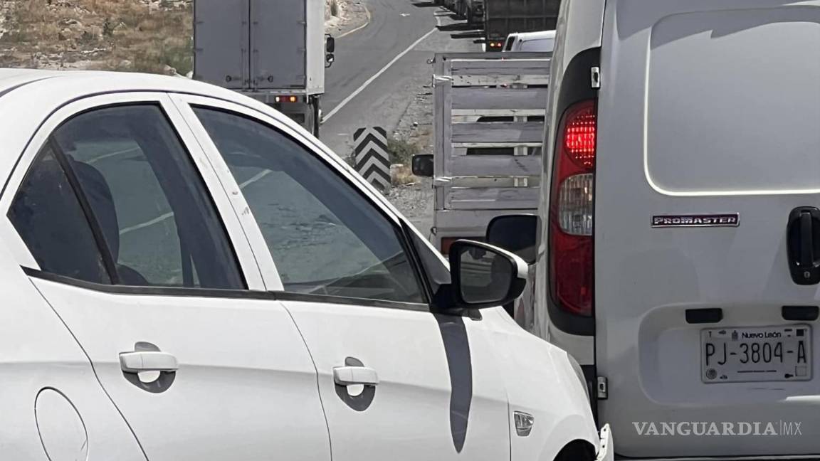 $!Ooootra vez: colapsan carreteras libre y de cuota entre Monterrey y Saltillo