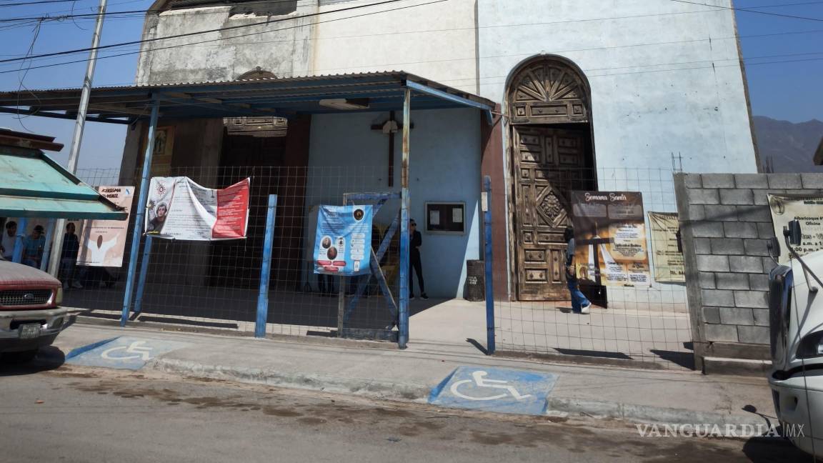 $!La Parroquia de la Medalla Milagrosa se llenó de oraciones y recuerdos.