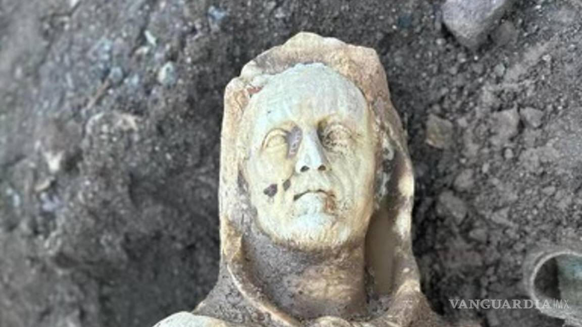 $!Recuperan antigua estatua de Hércules en un parque de Roma