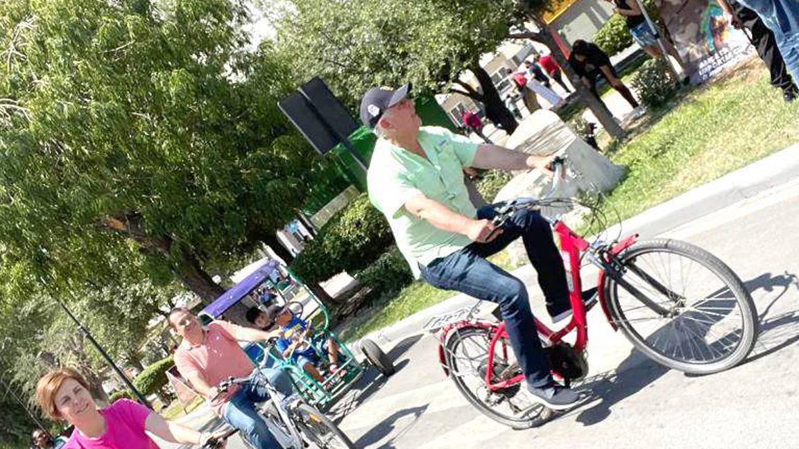 Román Alberto Cepeda, alcalde de Torreón, recorre el Paseo Colón