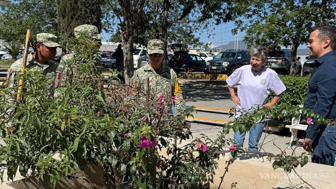$!Personal del 69° Batallón de Infantería de la Sedena participó activamente en la plantación de árboles junto a estudiantes y autoridades universitarias.