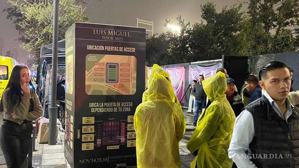 Lluvia no desanima a los fanáticos de Luis Miguel en su regreso a tierras regias