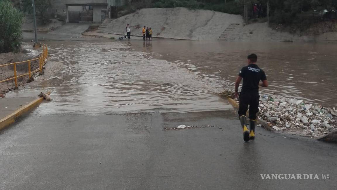 Tormenta inunda calles de Monclova; deja casas inundadas y automóviles varados