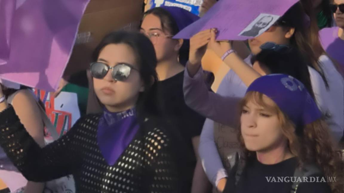 $!“Nos queremos vivas”, coreaban las asistentes durante el recorrido.