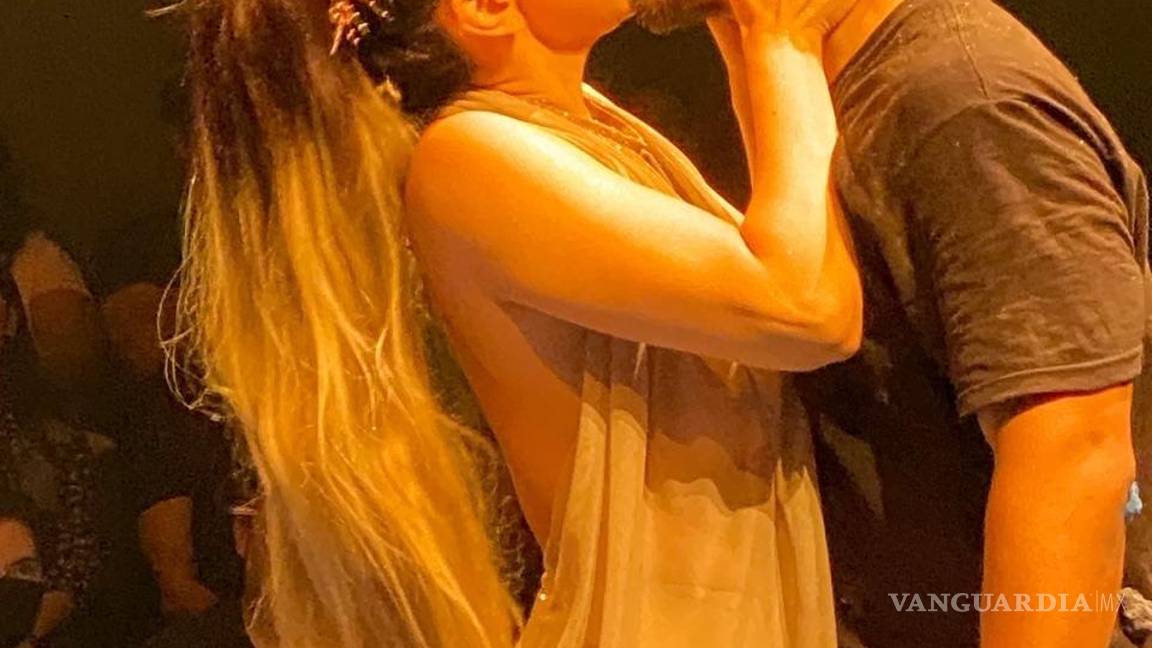 $!Cirse, haciendo de las suyas con el impasible Odiseo o Ulises, para los amigos.