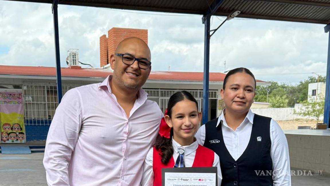 Reconocen a María Valeria, alumna monclovense, por su destacada participación en la Olimpiada del Conocimiento 2025