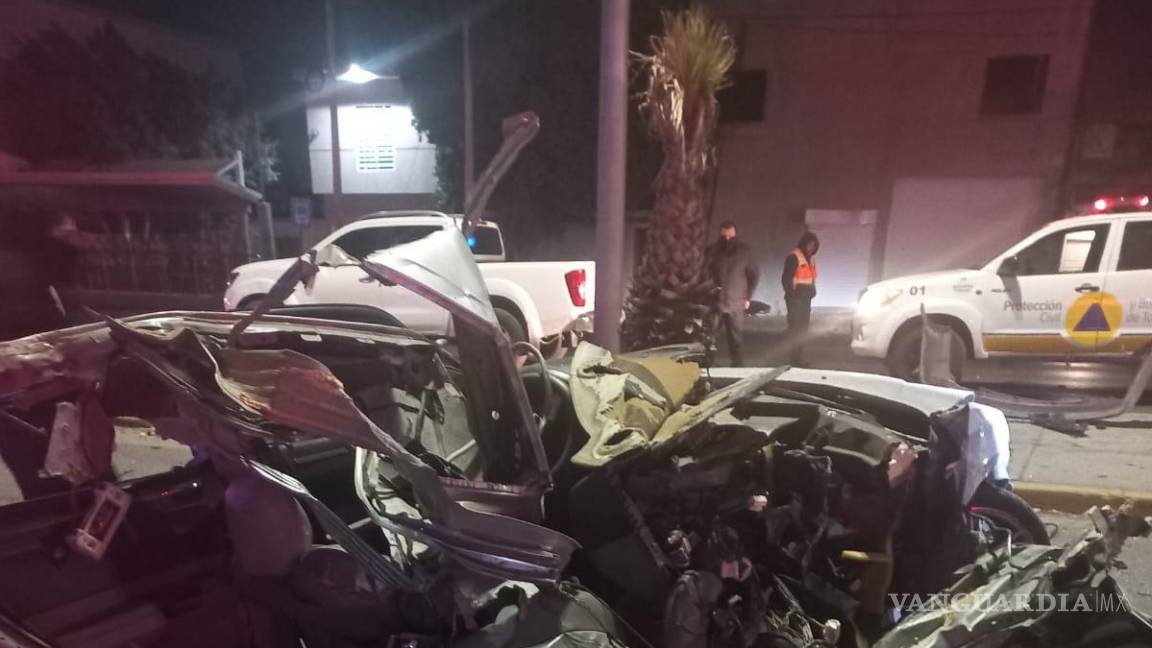 Fatal accidente en Torreón: pierde la vida y destroza su auto tras chocar contra estructura metálica