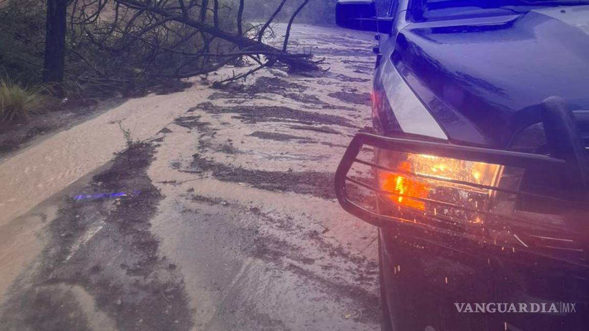 $!Autoridades, organizaciones y voluntarios trabajan en la retención de suelo para evitar mayores deslaves en el cañón de Los Lirios.
