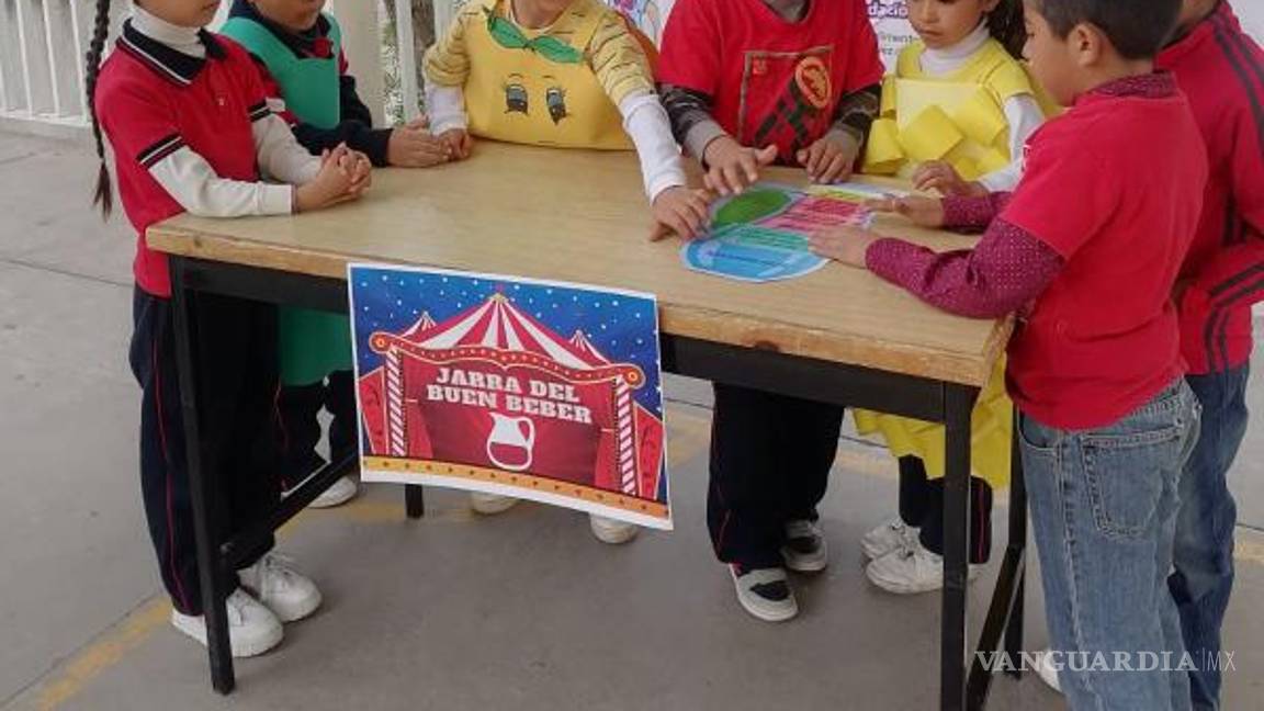 $!La jarra del buen beber: una iniciativa refrescante para mantener sus mentes saludables.