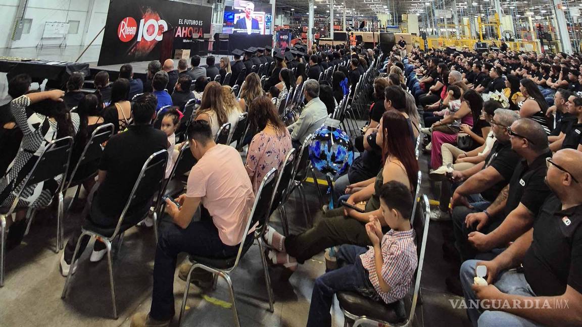 $!El funcionario universitario destacó el valor del esfuerzo dual: estudiar y trabajar.