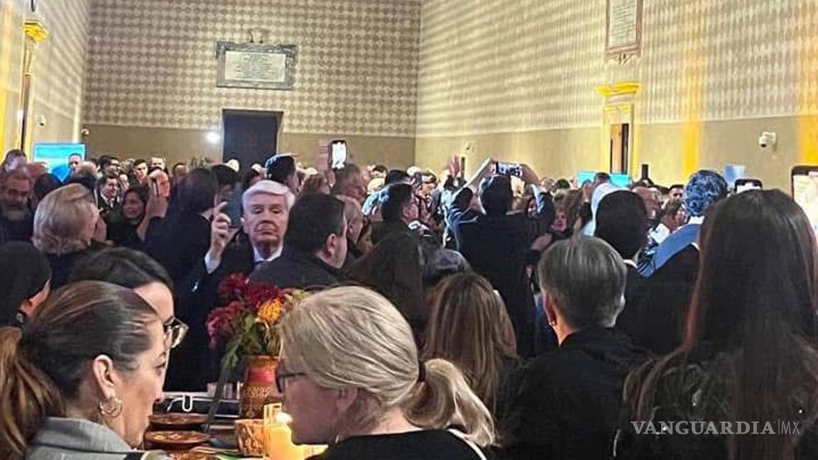 $!Los asistentes a la cena, entre cardenales y obispos, degustaron platos típicos como ceviche de pescado con tuna roja, tacos de barbacoa de cordero y quesadillas de huitlacoche.