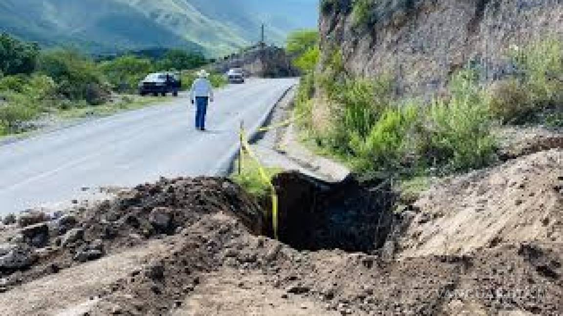 Reportan socavón en carretera de Nuevo León