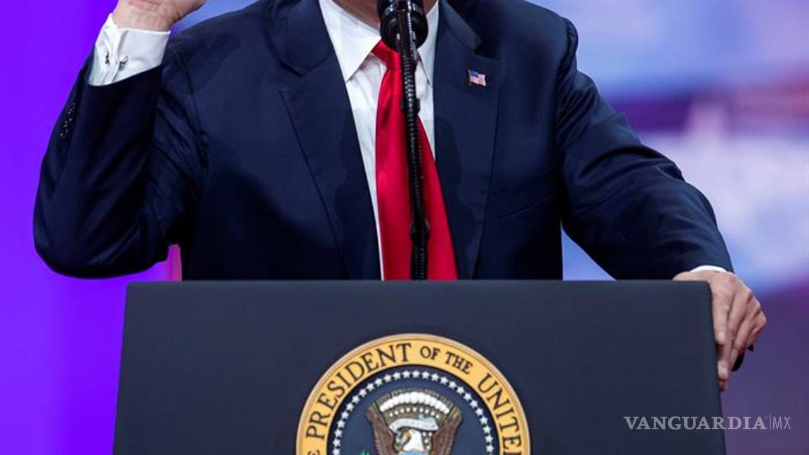 $!Trump se burla de pesquisas de trama rusa y demócratas en evento conservador