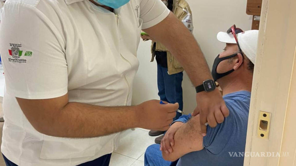 Aplican vacuna antiCOVID a 80% de personal de salud en Monclova