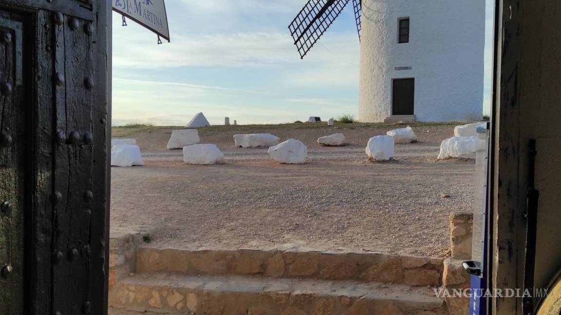 $!¡Que son molinos, no gigantes! El recorrido del Quijote por España