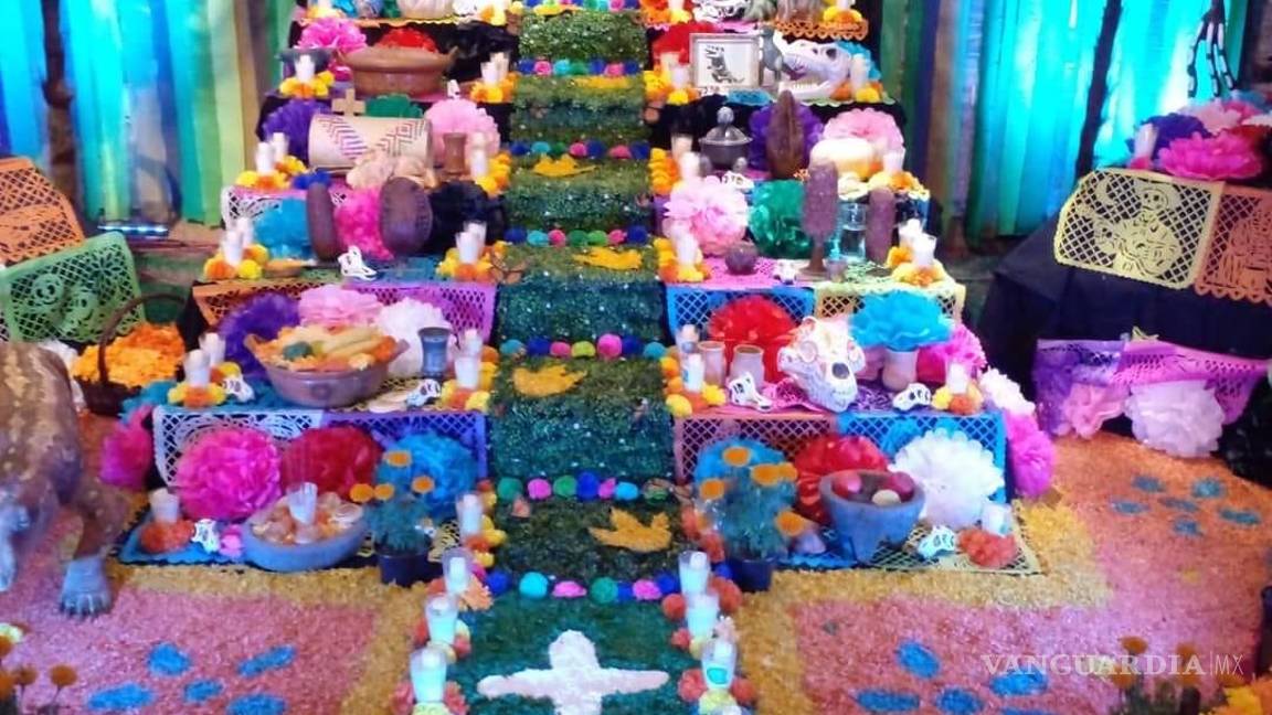 $!¿Ya viste estos altares en Saltillo? Dedicados a familiares, Walt Disney, Juan Gabriel, Cri-Cri y más (Fotos)