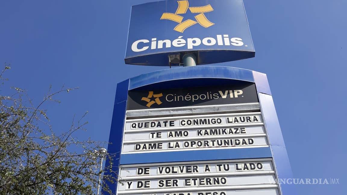 $!Joven de Saltillo pide otra oportunidad a su ex con las letras del "tótem" del cine
