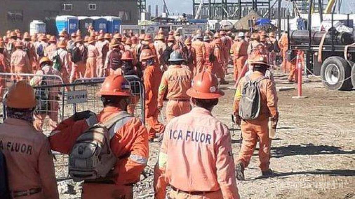 Paran trabajadores de ICA en refinería Dos Bocas; demandan mejores condiciones laborales