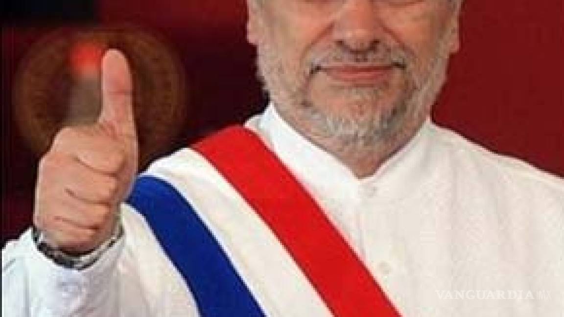 Presidente de Paraguay es agredido con botella