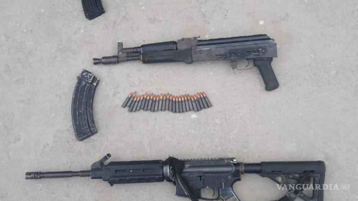 $!Las armas que se les decomisaron, tres armas largas abastecidas, tres porta cargadores y una camioneta