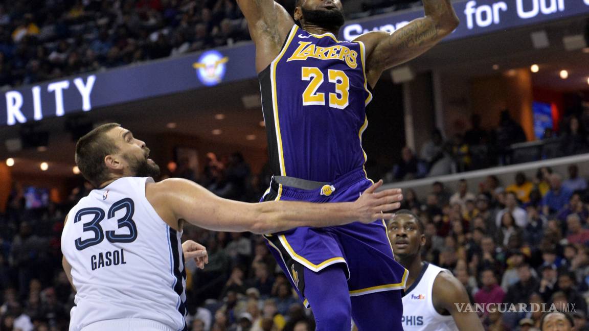 LeBron James comanda a los Lakers a un triunfo sin complicaciones ante los Grizzlies