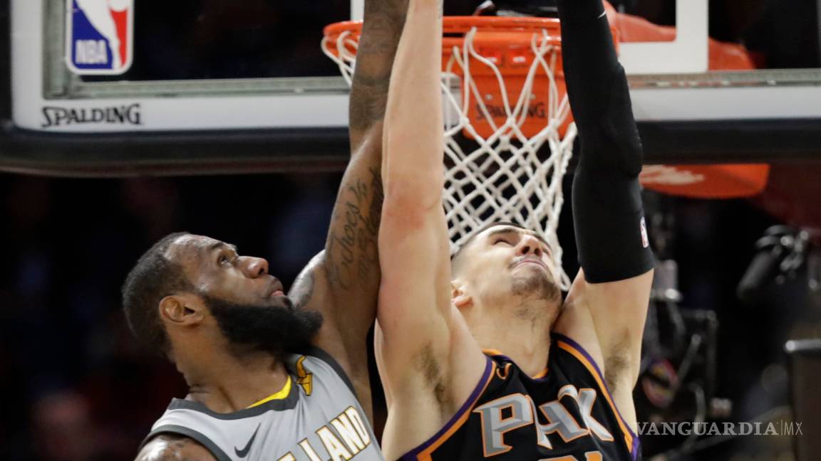 $!'Aplasta' LeBron a los Suns