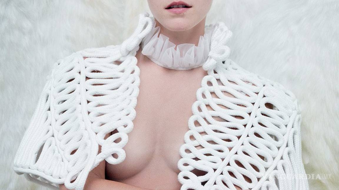 $!Emma Watson luce sexy topless para revista