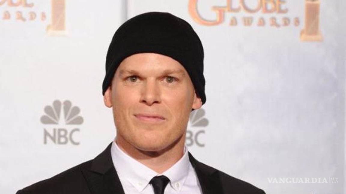 $!Michael C. Hall, en medio de tratamientos, recibiendo un premio, al final superó el cáncer.