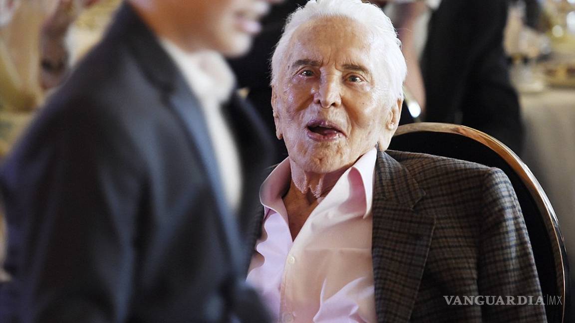 $!Así festejó Kirk Douglas sus 100 años