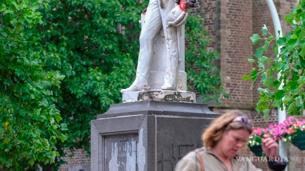 $!Monumentos y estatuas son víctimas de la ira y las protestas antirracistas en todo el mundo (fotos)