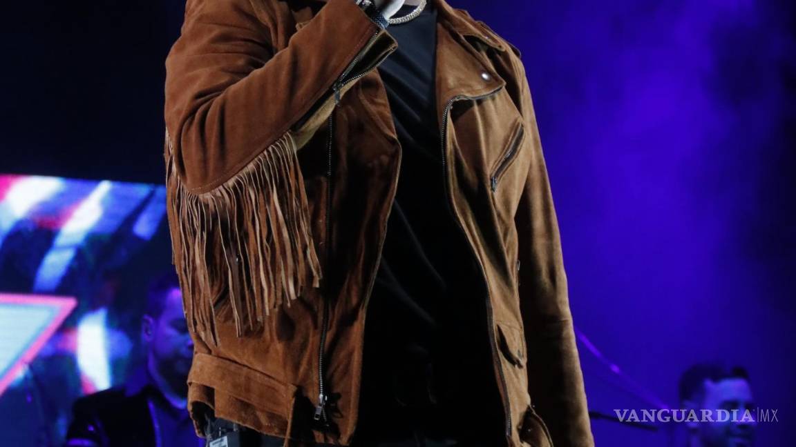 $!Las botellas de whisky, tequila y ron se terminaron con las últimas canciones Edén Muñoz.