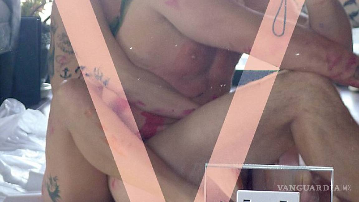 Lady Gaga y su prometido posan desnudos para 'V Magazine'