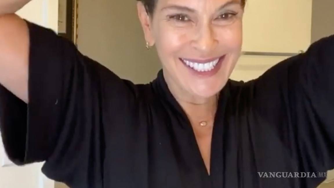 $!Coronavirus: Por cuarentena famosos cortan y tiñen su propio cabello por falta de peluqueros