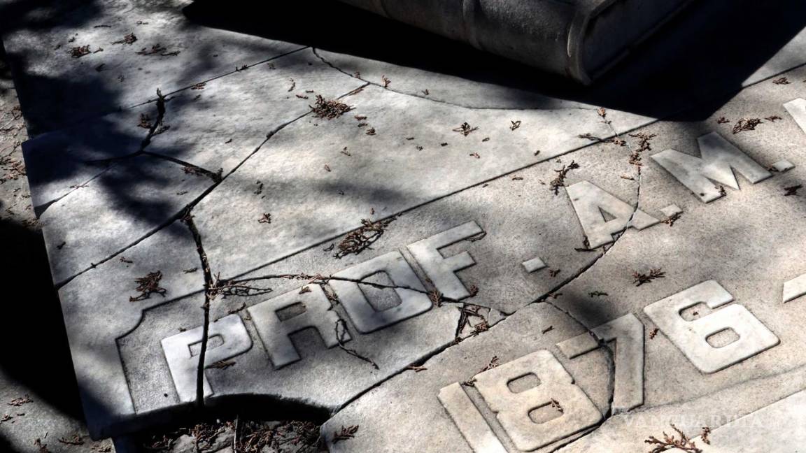 $!Tumba deteriorada de Brigada Jesús Carranza Garza, el Teniente Abelardo Carranza y el Capitán Primero Ignacio Peraldi Carranza.