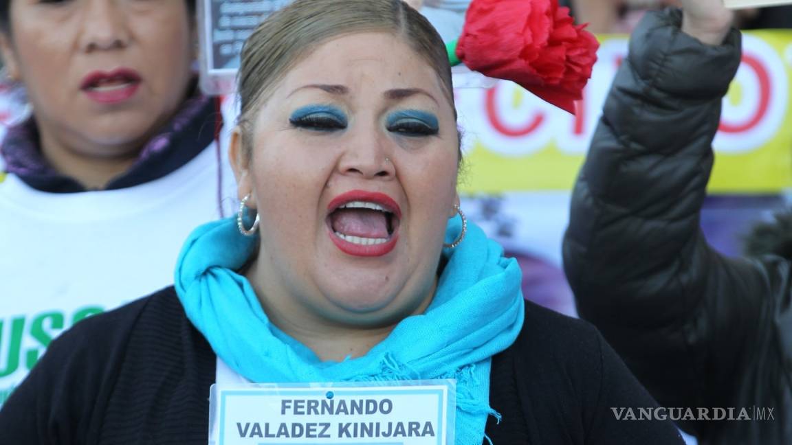 $!Protestan por sus desparecidos frente al Palacio Nacional (fotogalería)