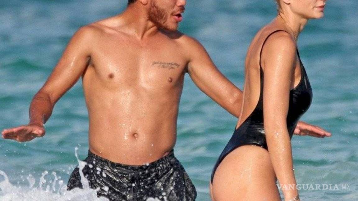 $!Captan de vacaciones a Jona dos Santos en Cancún con dos mujeres